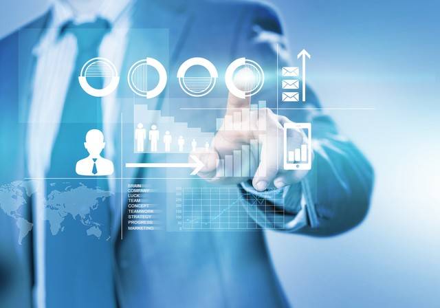 热情的客服数字人背后：保险公司用上大模型