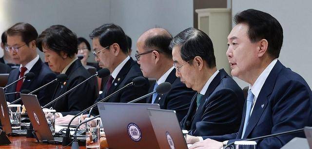 法德同时陷入政治动荡期，特朗普2.0和经济危机哪个先来