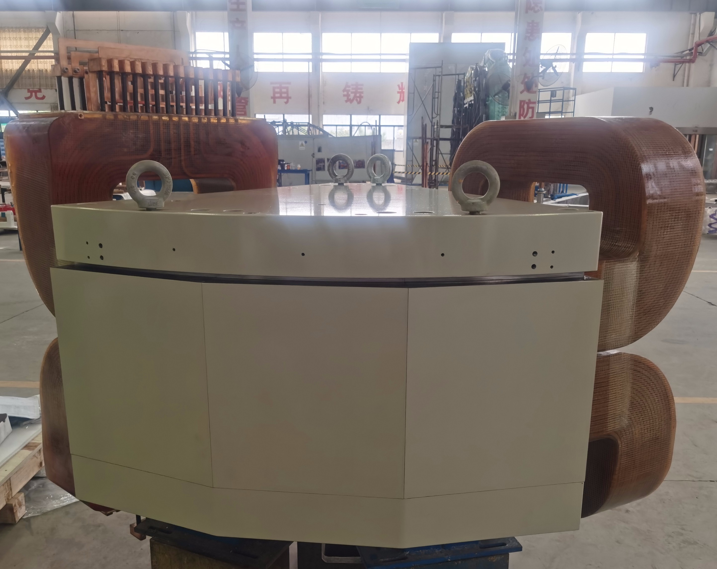 万业企业：旗下凯世通交付战略新客户首台超低温离子注入机