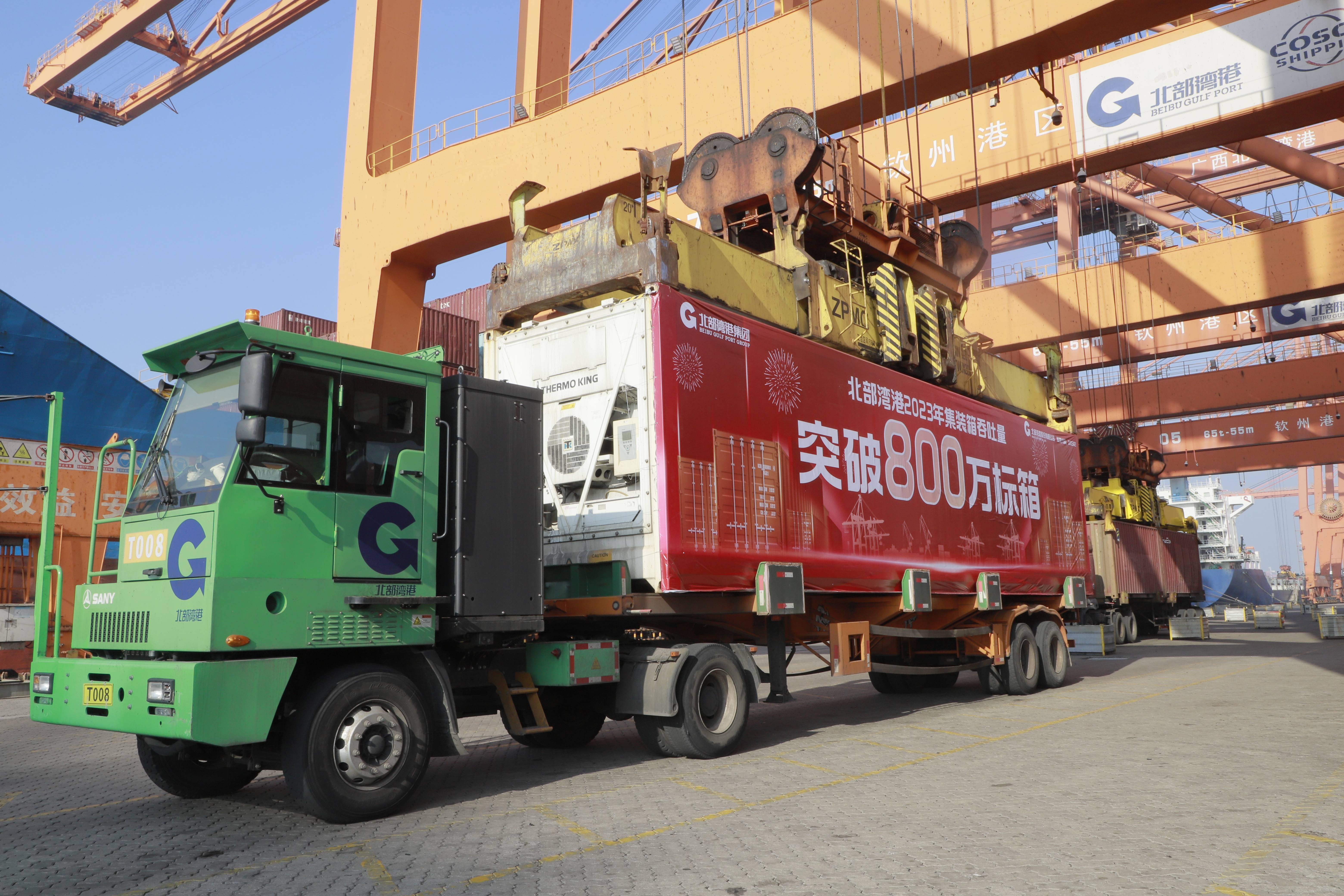 上海港集装箱年吞吐量突破5000万标箱