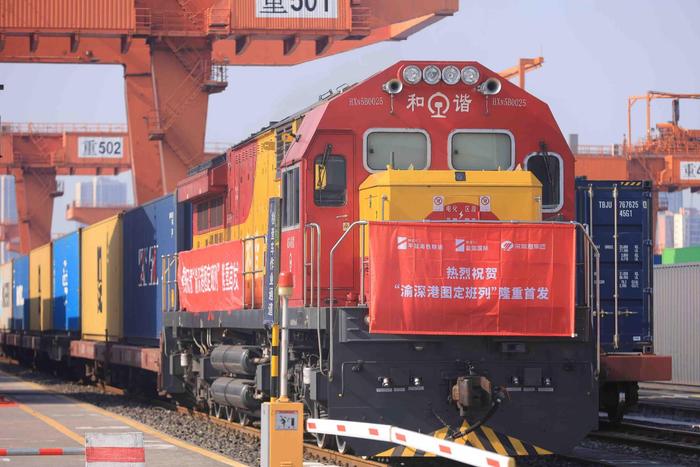 上海港集装箱年吞吐量突破5000万标箱