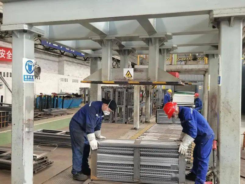 新能源基地建设提速 首批项目冲刺收官