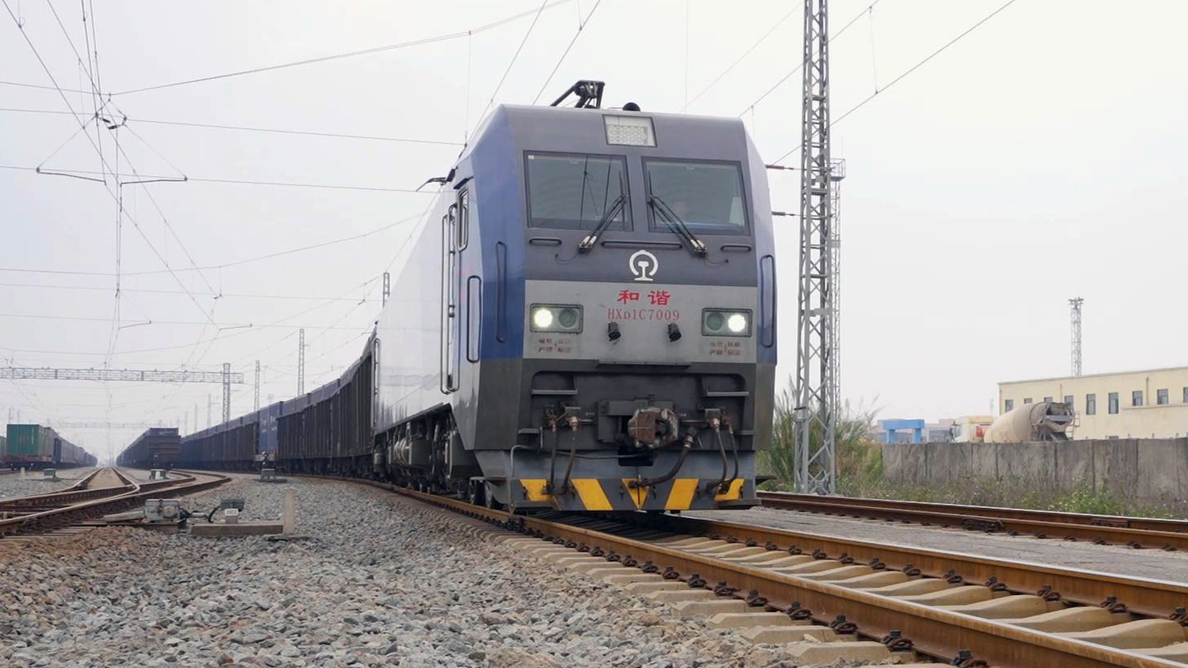 西部陆海新通道通达127个国家和地区