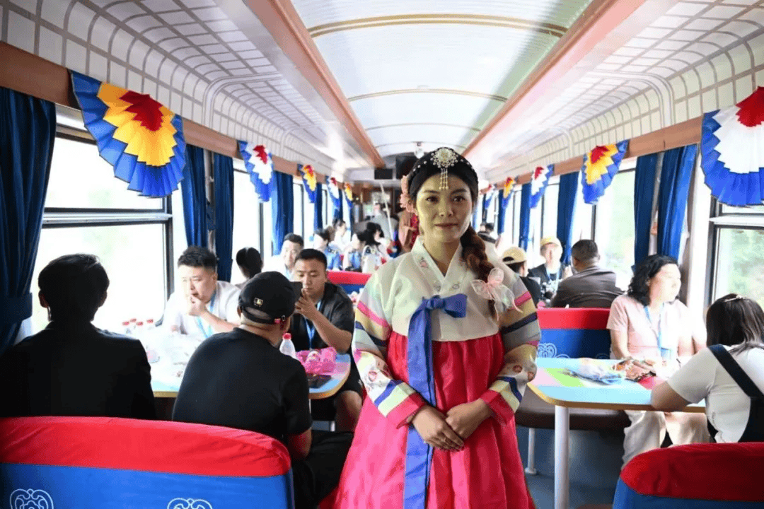 黑龙江冰雪旅游解锁沉浸式新体验 登上“雪国列车” 驶入冰雪世界