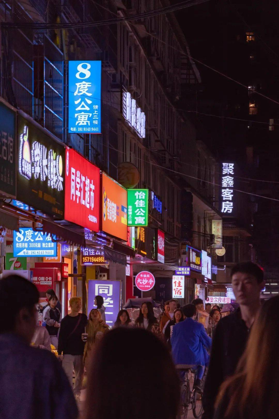 新闻多一点︱百年老市场的浓浓烟火气