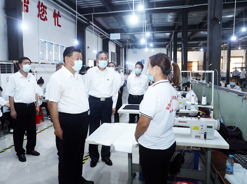 习近平在辽宁葫芦岛市看望慰问受灾群众：人民群众最困难的时候，党和政府就是大家最强大的依靠