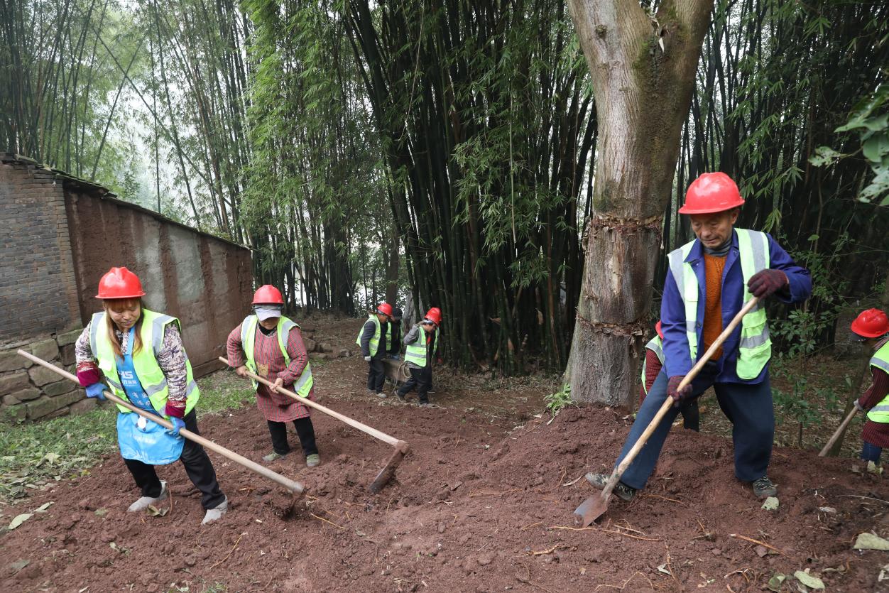 2024年以工代赈带动332万名低收入群众就近务工