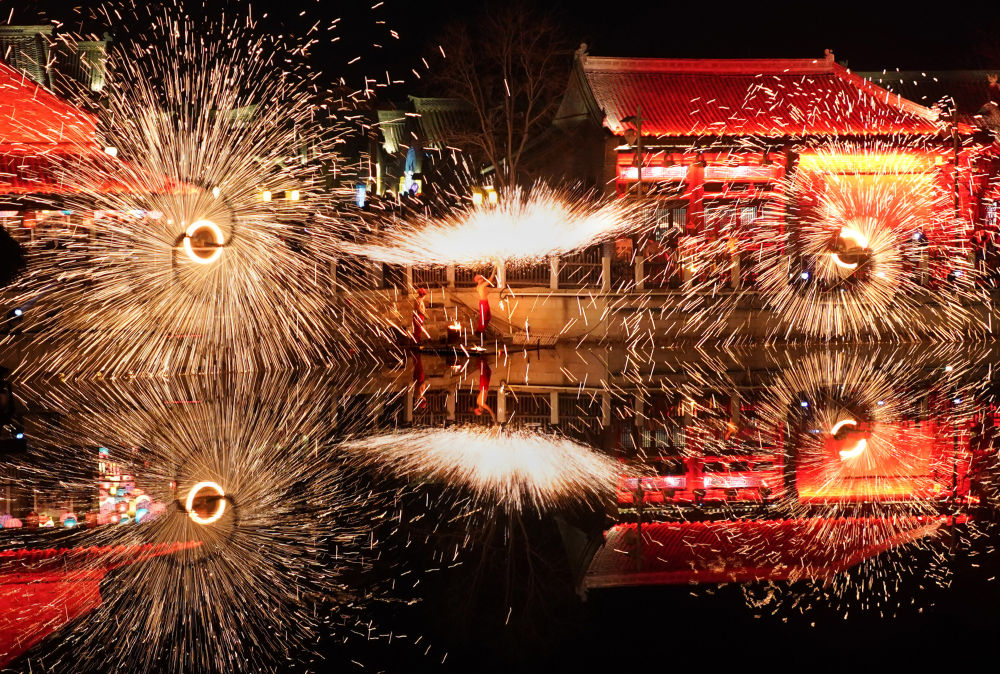 新华全媒+丨“游”起来、“火”起来、“潮”起来——春节文旅活力迸发