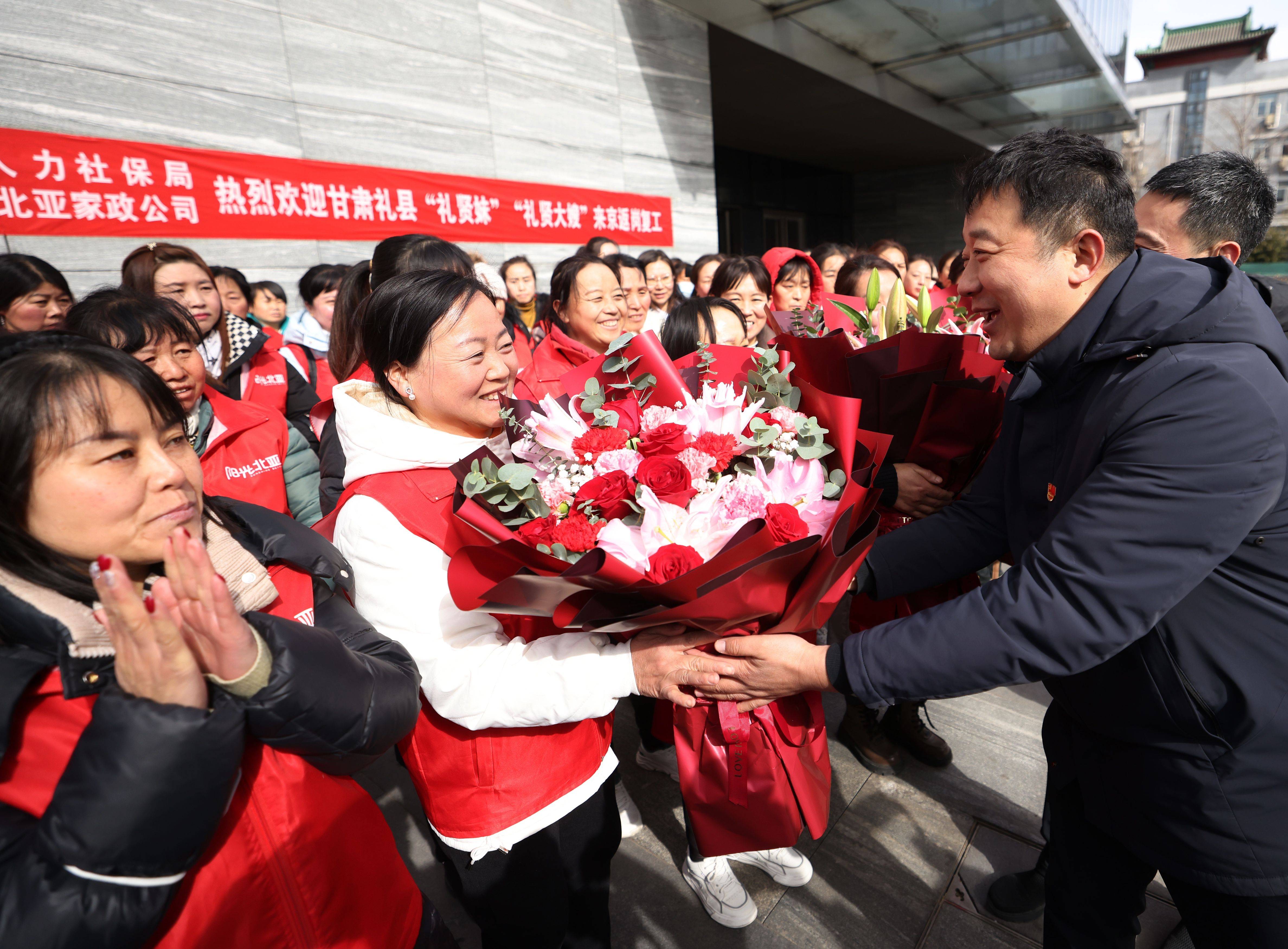 “点对点”返岗！各地多举措保障外出劳动者温暖复工