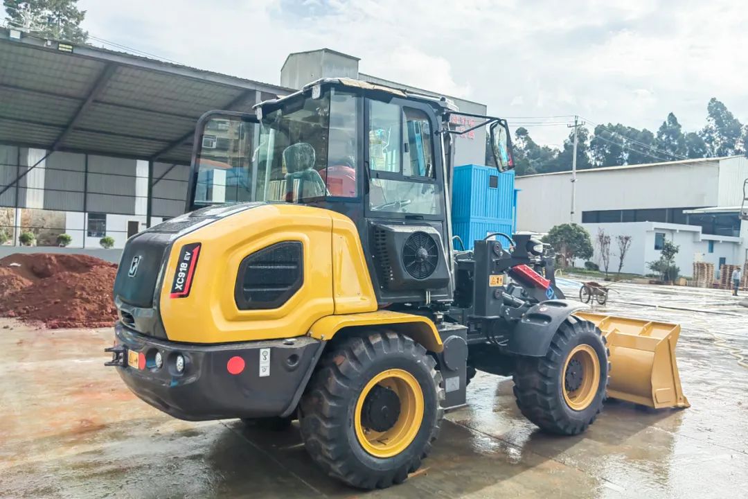 徐工集团：高端露天矿山装备全球交付