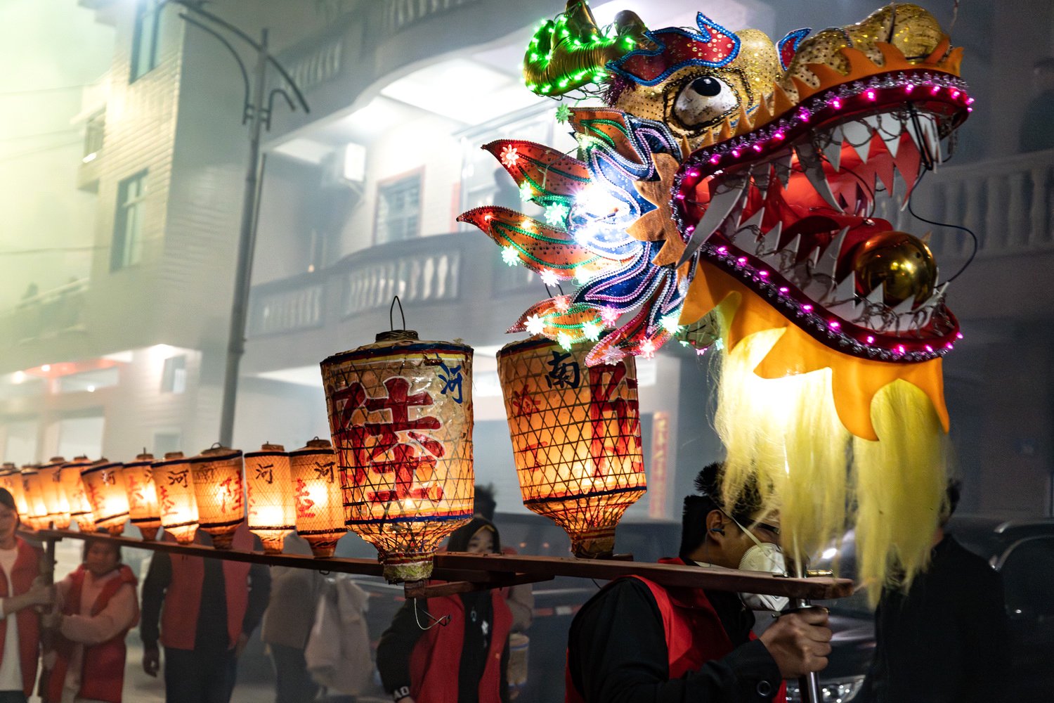 新春走基层｜浙江金华：板凳龙舞闹元宵