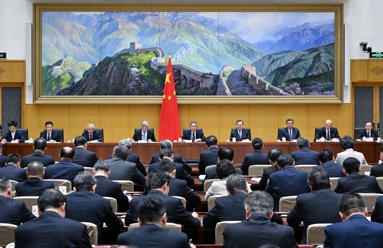 李强主持国务院第十二次专题学习