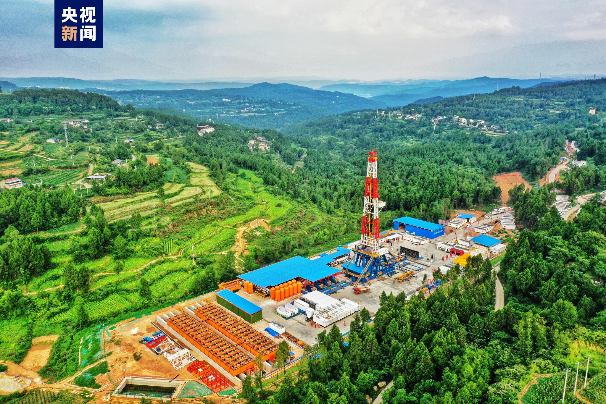 入地10910米！我国首口超万米科探井胜利完钻