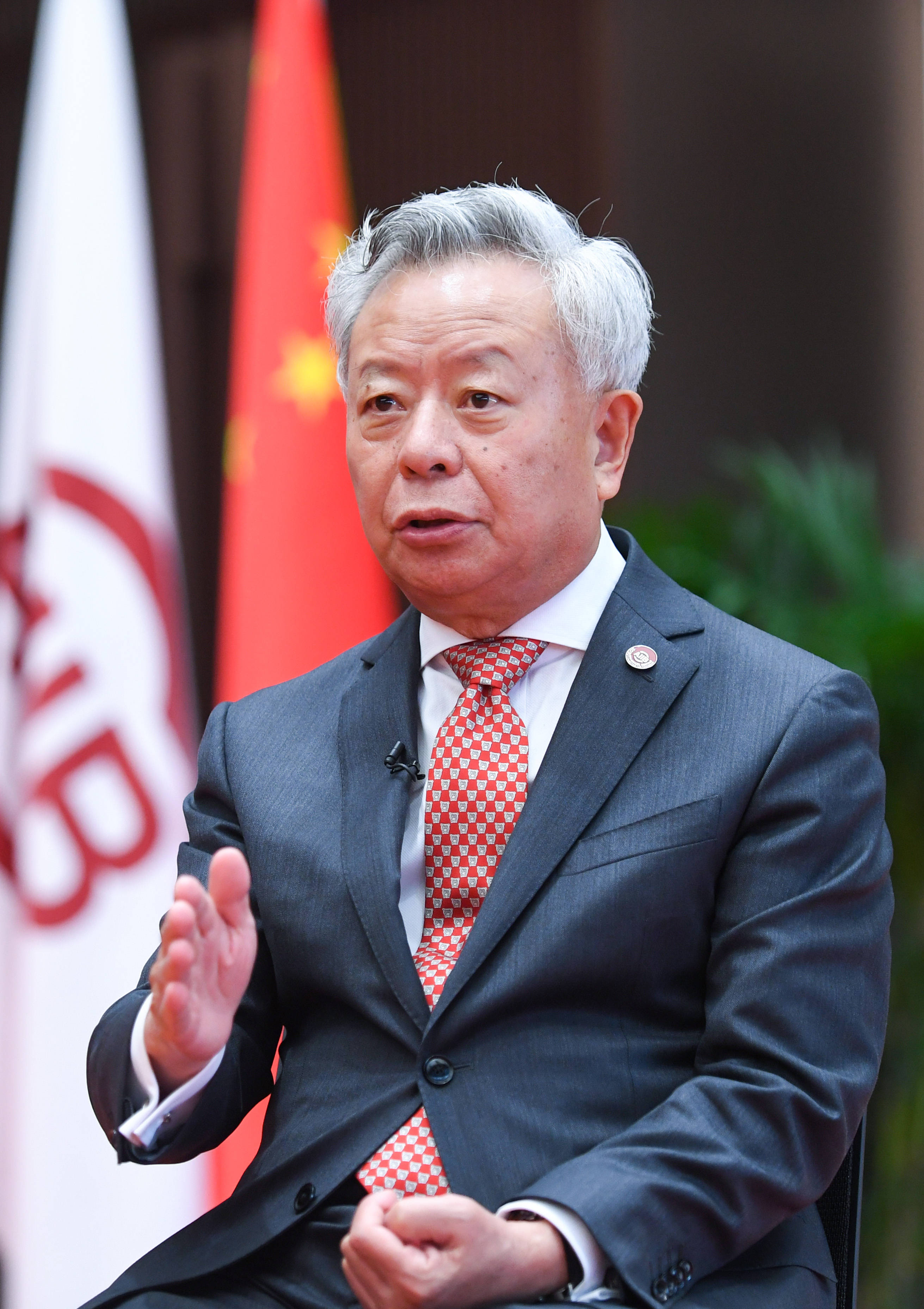 亚投行行长：通过实际行动推动多边主义发展