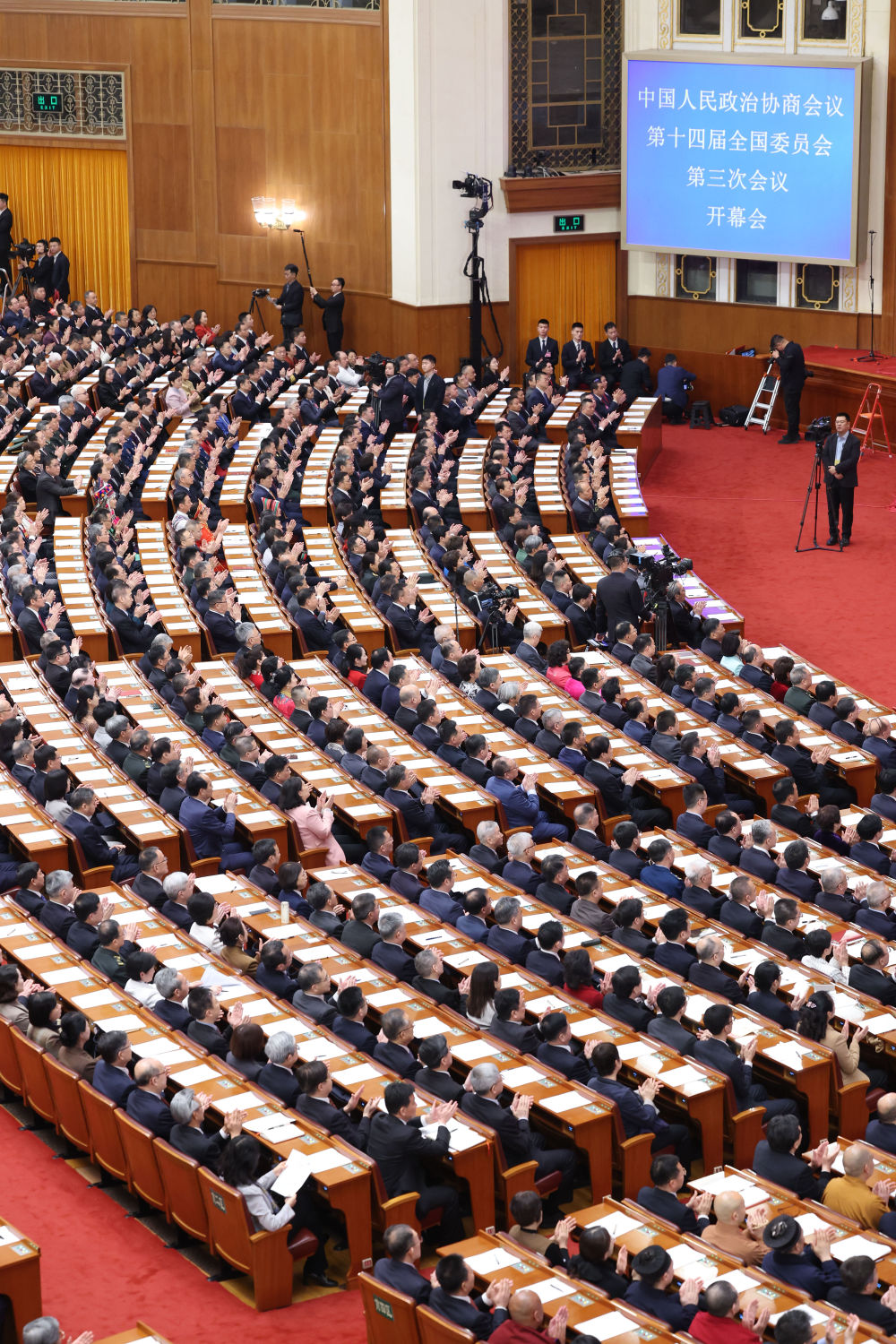 两会现场速递丨聚团结之力 展奋进之姿——来自全国政协十四届三次会议分组审议现场的报道