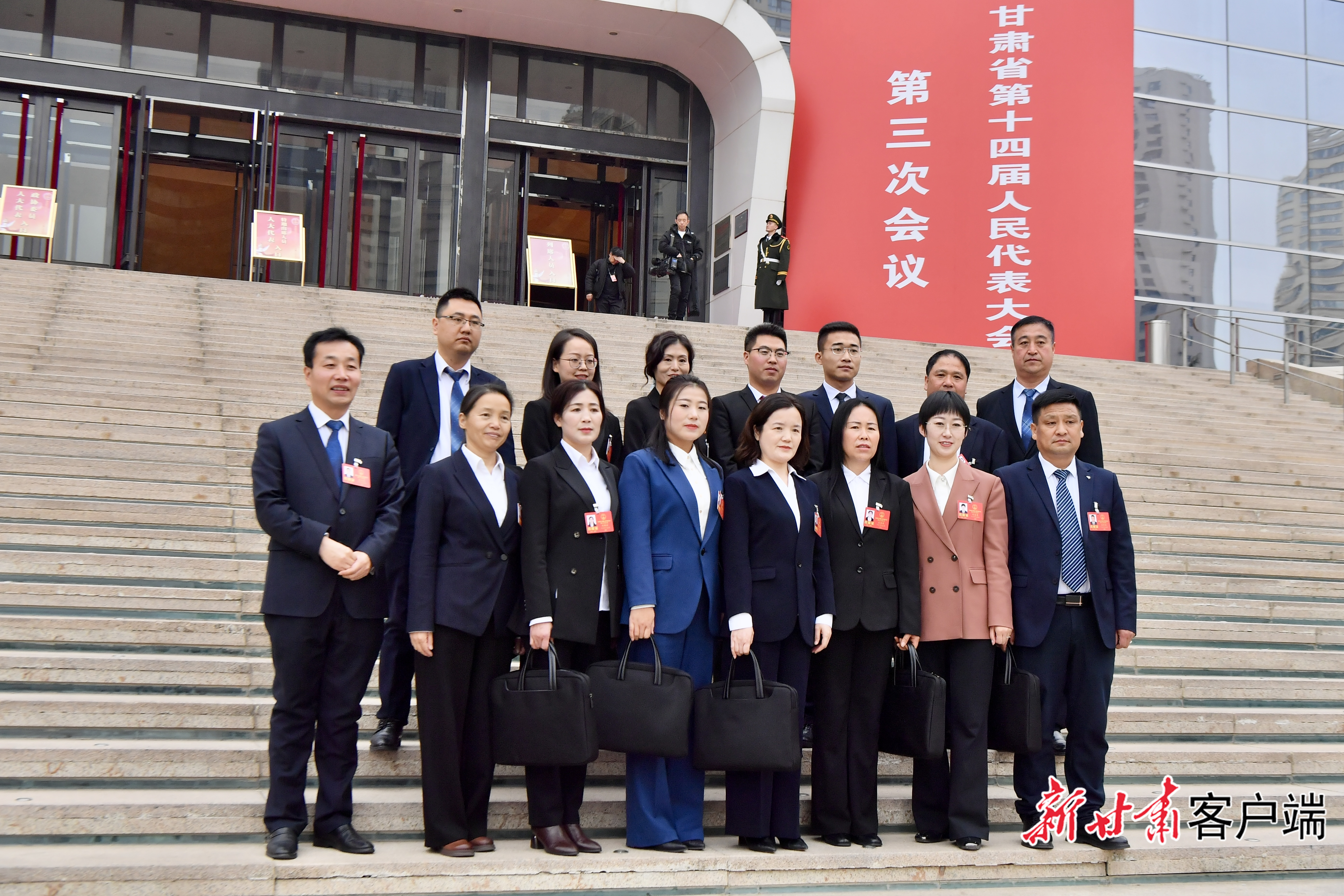 两会现场速递丨聚团结之力 展奋进之姿——来自全国政协十四届三次会议分组审议现场的报道