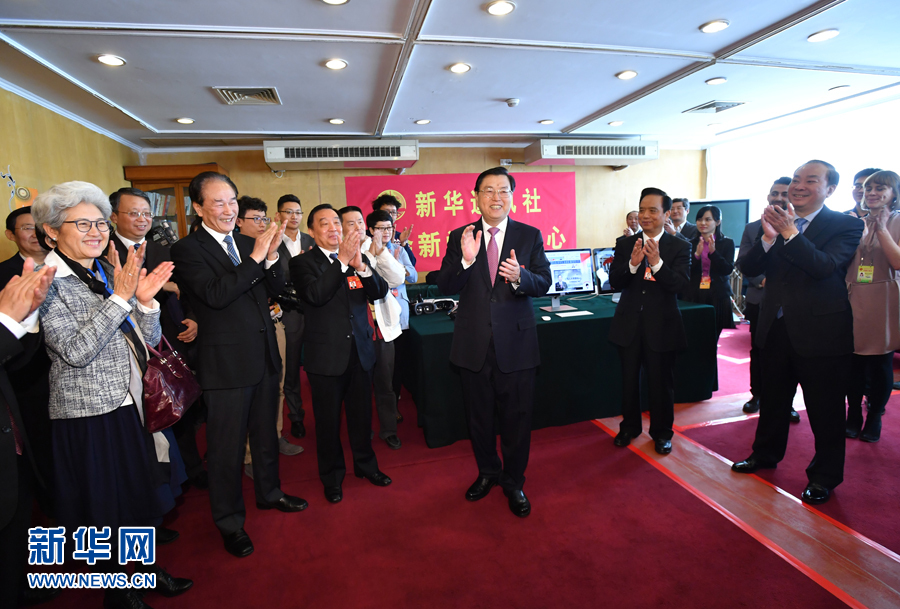 赵乐际看望参加十四届全国人大三次会议报道的新闻工作者