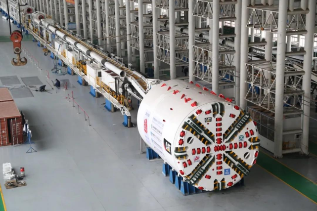 我国自主研制超大直径盾构机在江苏下线