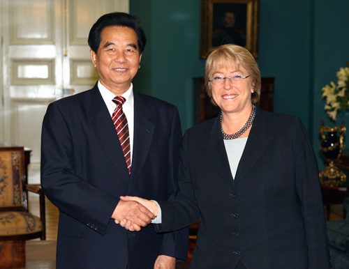 习近平会见智利总统博里奇