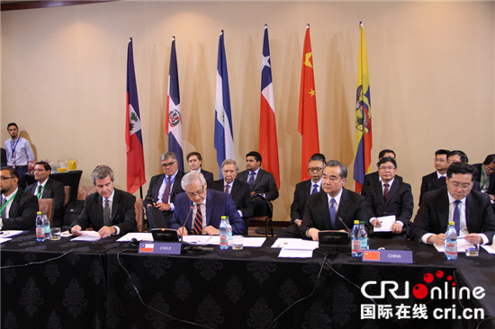 习近平会见智利总统博里奇