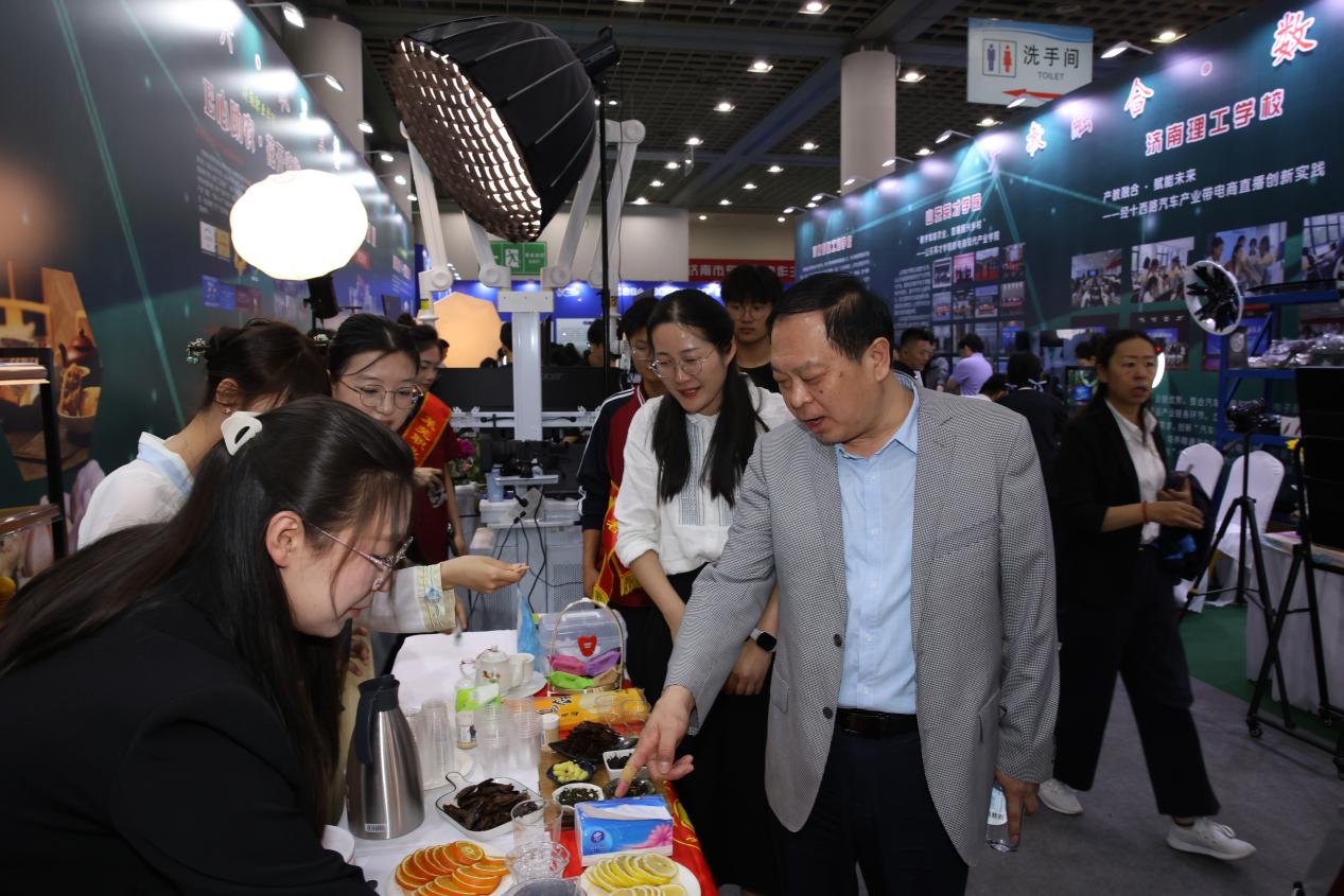 职业教育活动周：新一代“精工巧匠”向“绿”而行