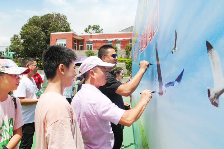 “真就像星辰大海一样”：外国人零距离感受中国超大规模市场能量