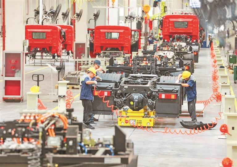 新能源巨头加码布局 电动重卡发展迎来关键节点