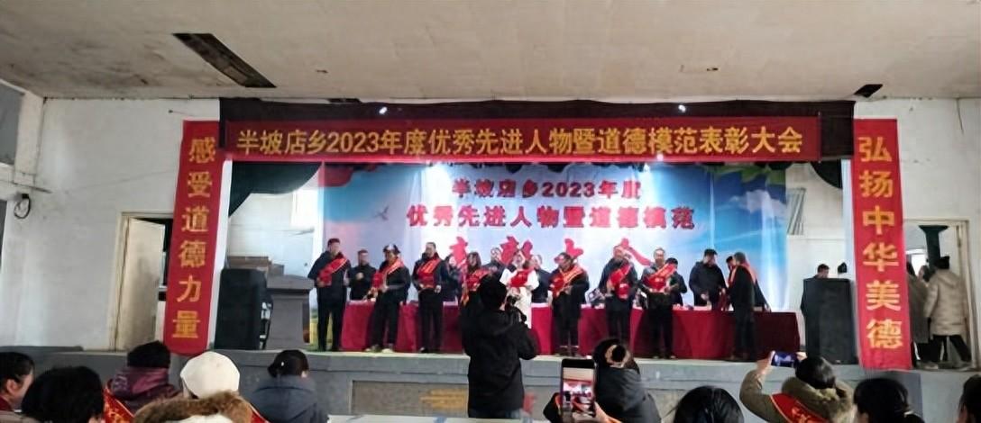 新华社权威快报丨202个全国文明城市（区）、60名（组）全国道德模范等受表彰