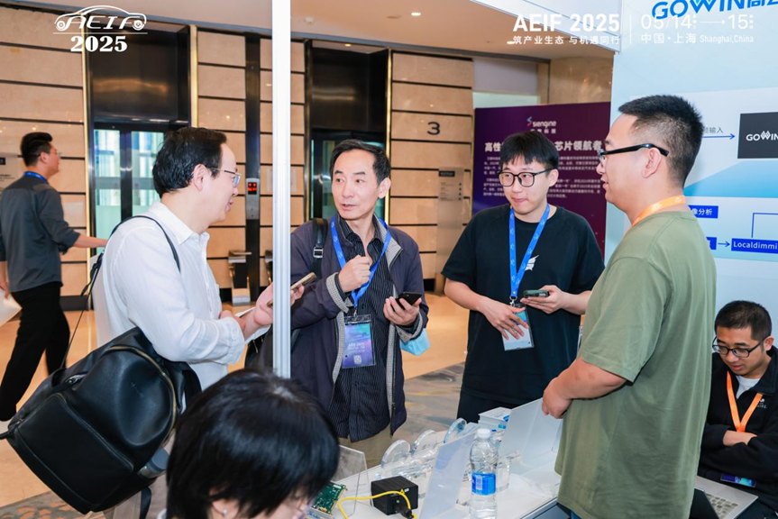 动力源荣获“2025中国十大光储充解决方案奖”