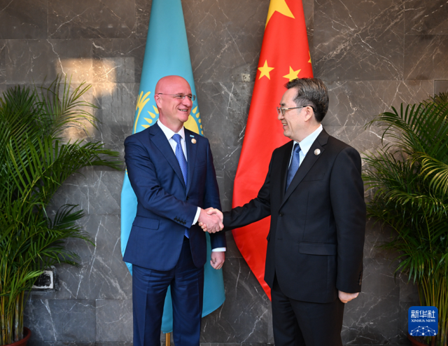 丁薛祥集体会见上海合作组织成员国财长和央行行长会议外方参会代表