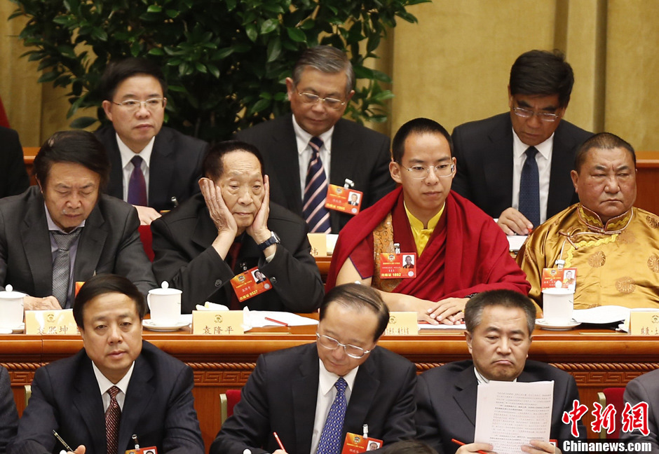 习近平接受班禅额尔德尼·确吉杰布拜见