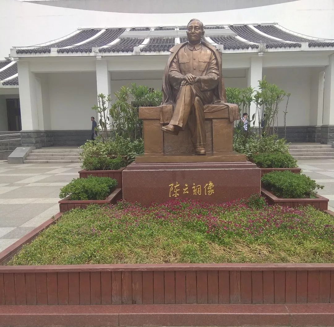 中共中央举行纪念陈云同志诞辰120周年座谈会 习近平发表重要讲话