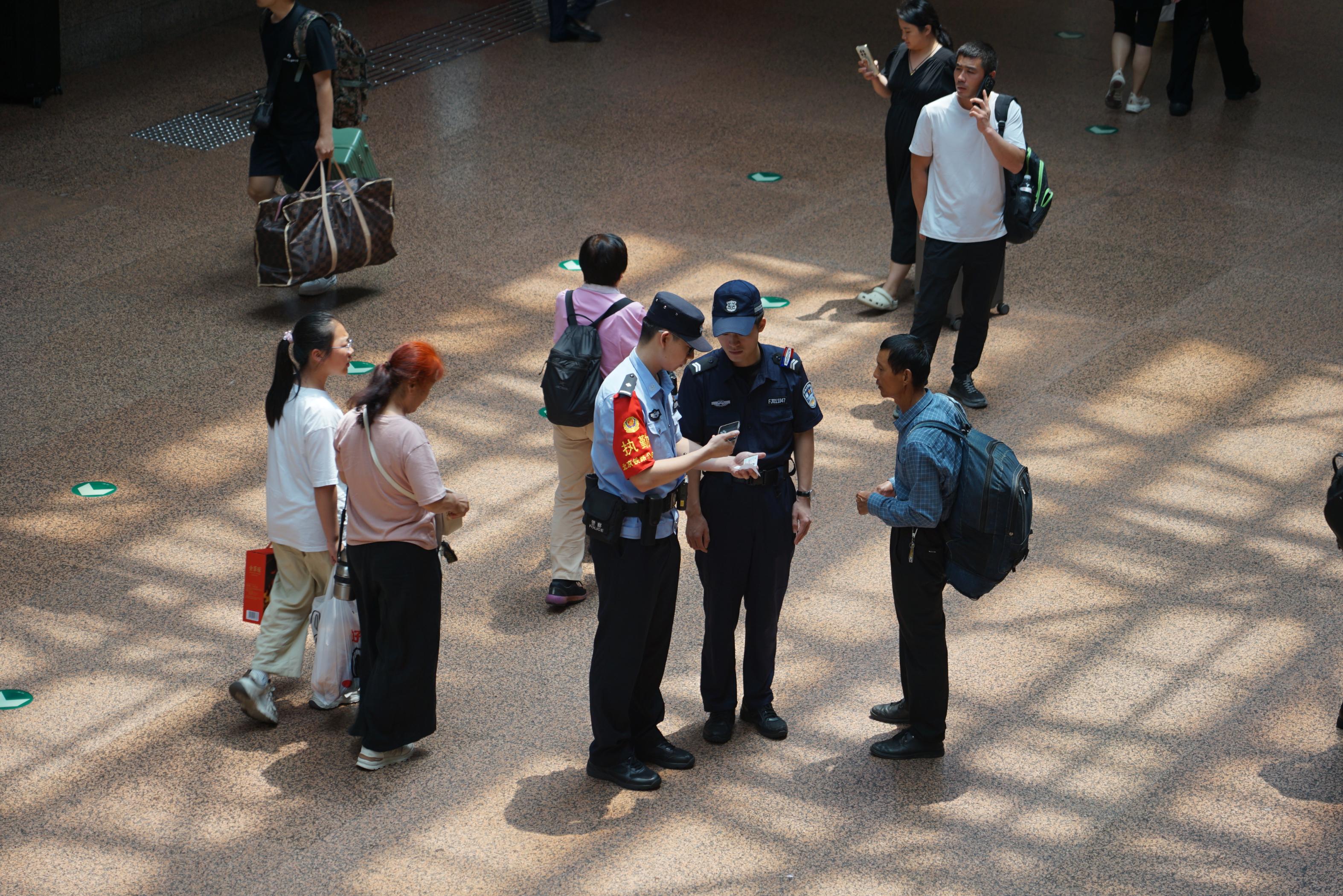 暑运期间北京两机场计划日均执行超2200个航班