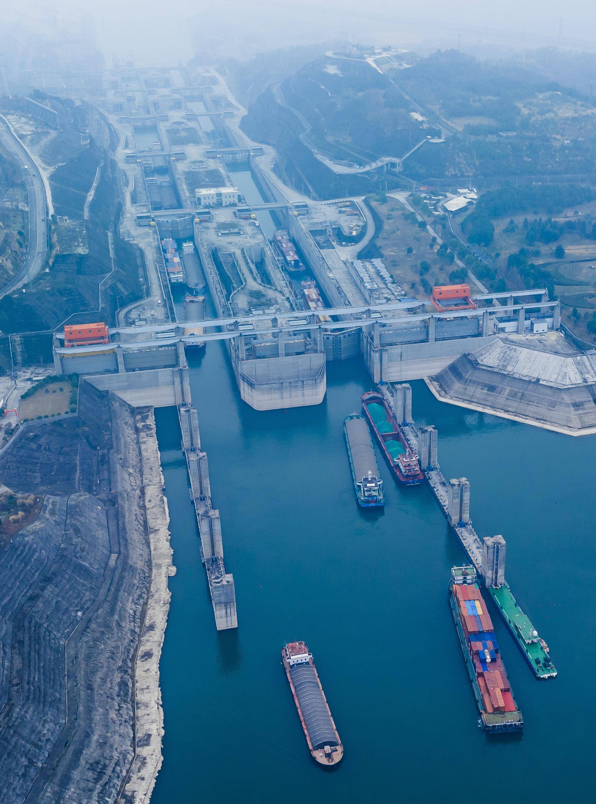 三峡枢纽2025年上半年度通过量同比增长10.4%