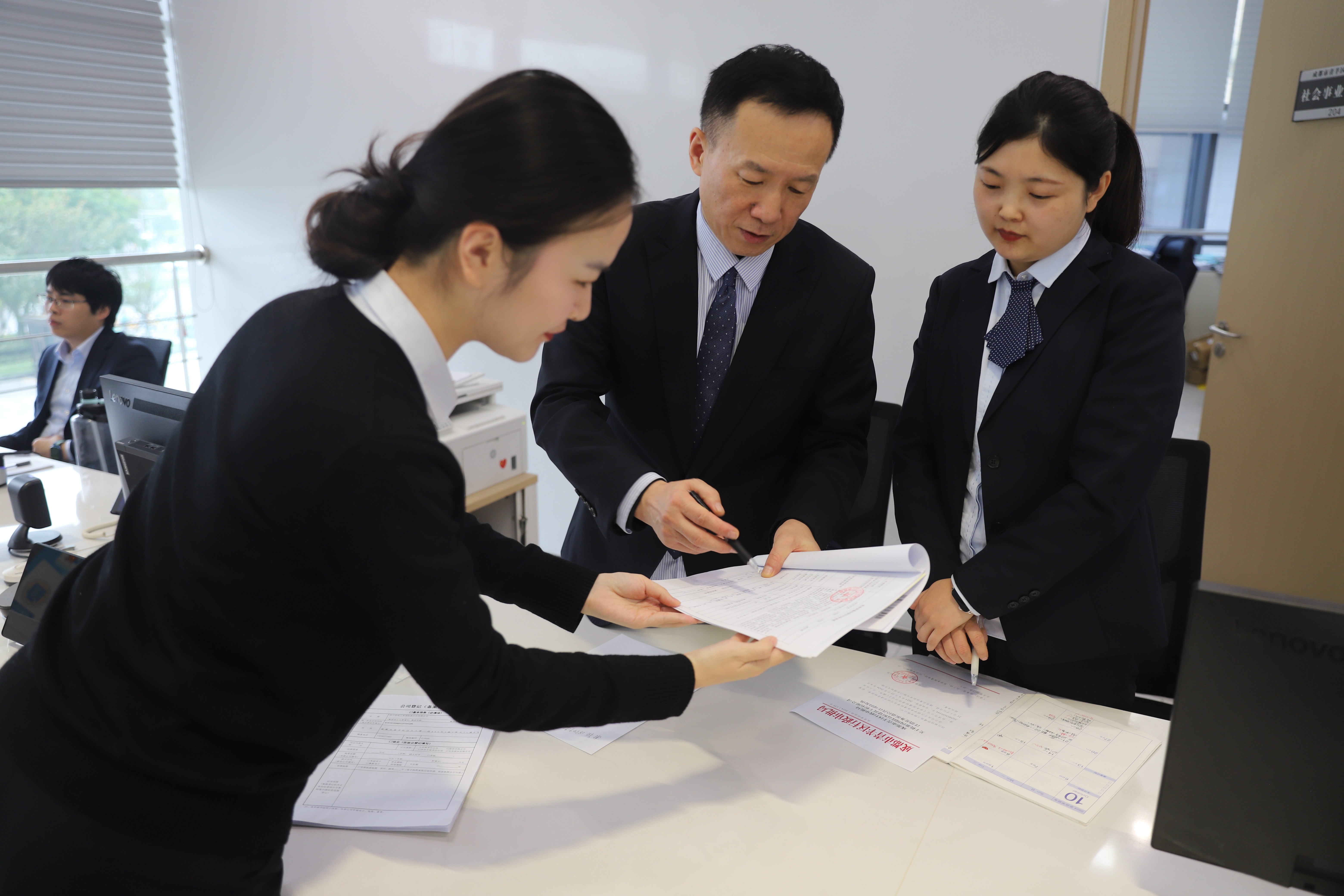 海南推进“高效办成一件事”改革见成效