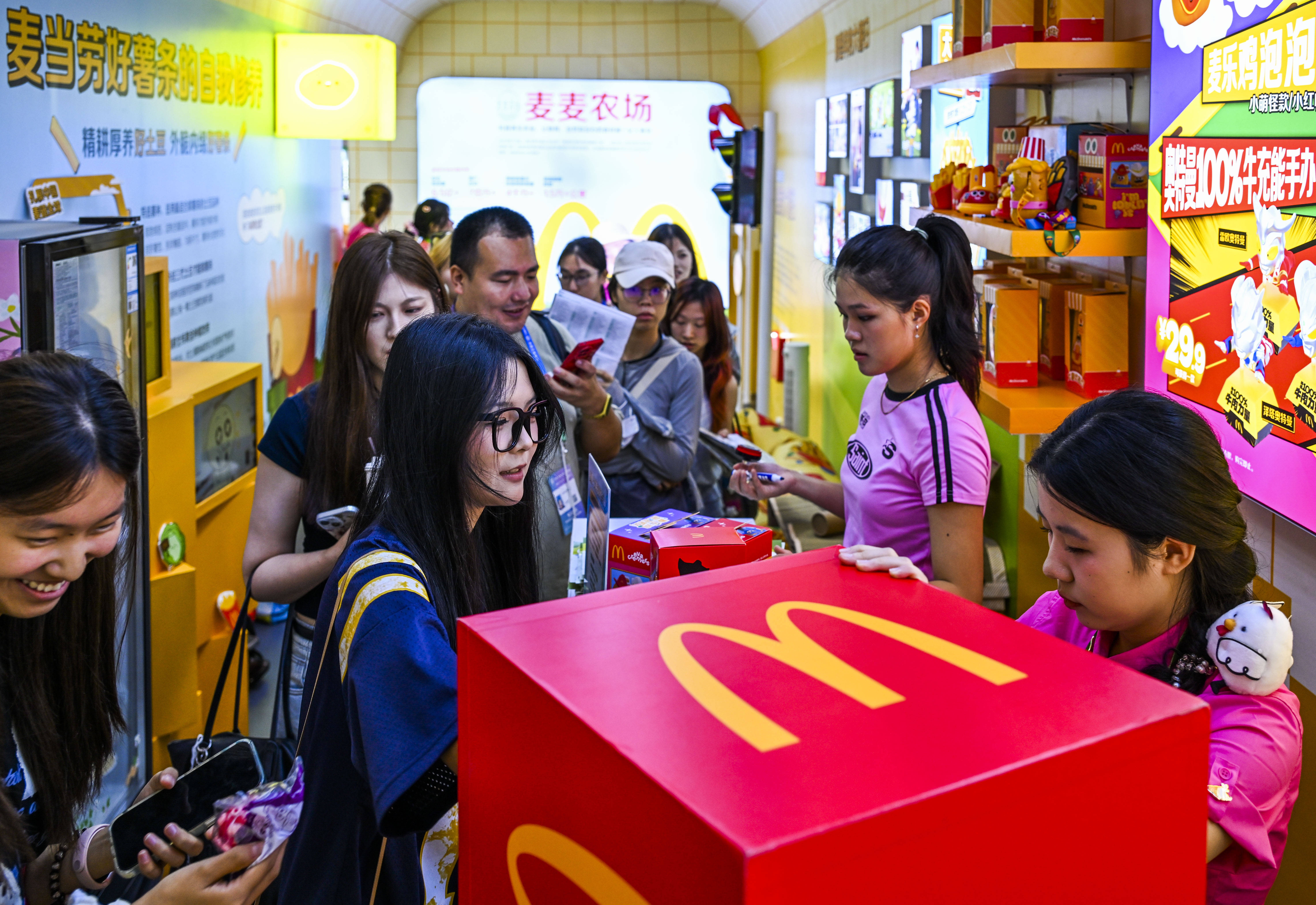 新华鲜报丨机器人总动员！这场盛会让科幻照进现实