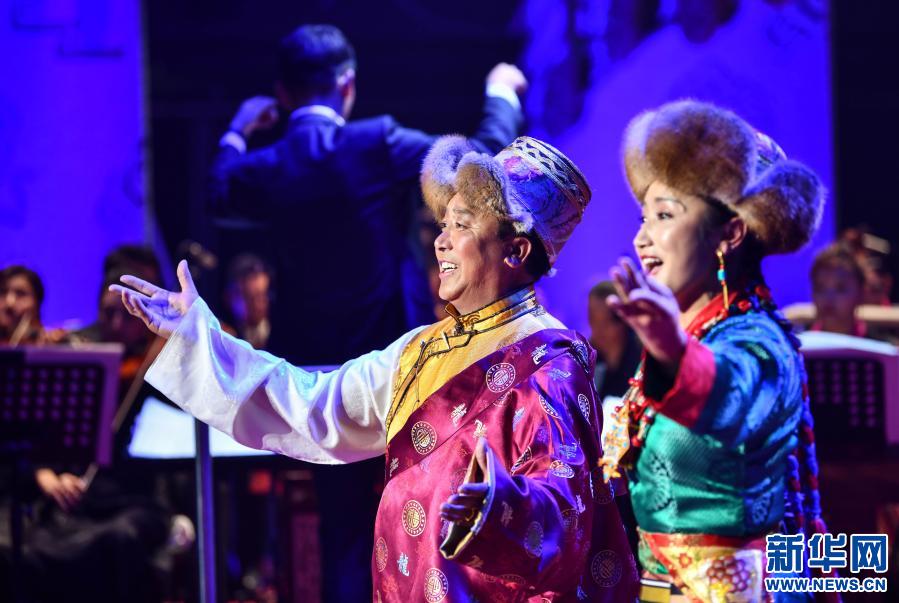 西藏自治区成立60周年庆祝大会隆重举行 习近平出席大会