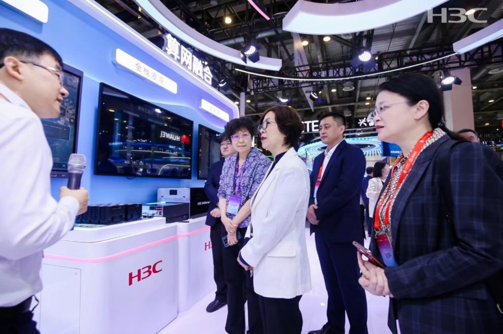 中国移动副总经理李慧镝：实现“通、智、超、量”四算并网