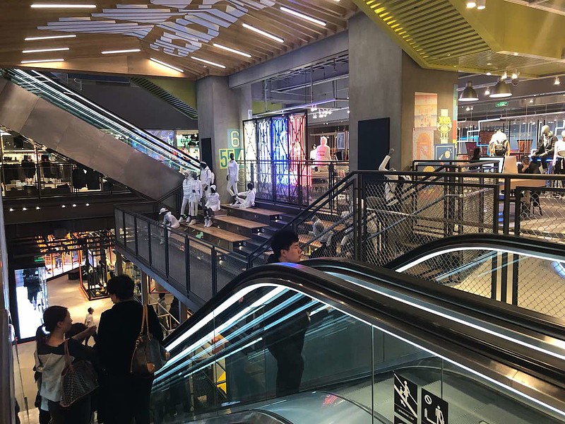 百联股份：上半年利润总额增长超20% 差异化布局抢滩首发经济新高地