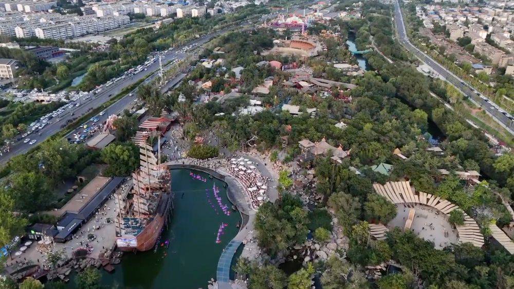 新华视点丨文旅“热”力四射 消费场景焕新——2025年暑期消费盘点