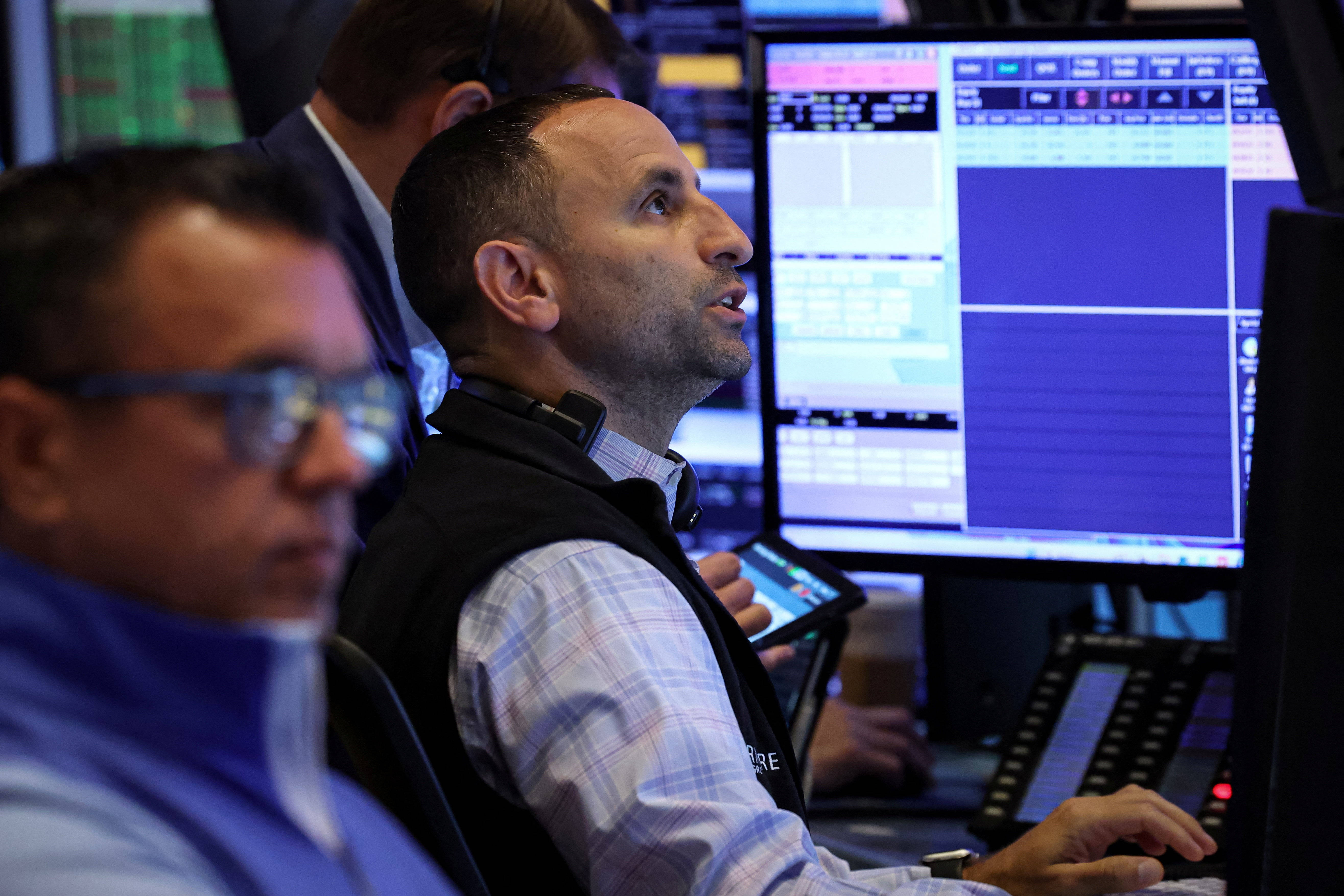 纽约股市三大股指11日上涨