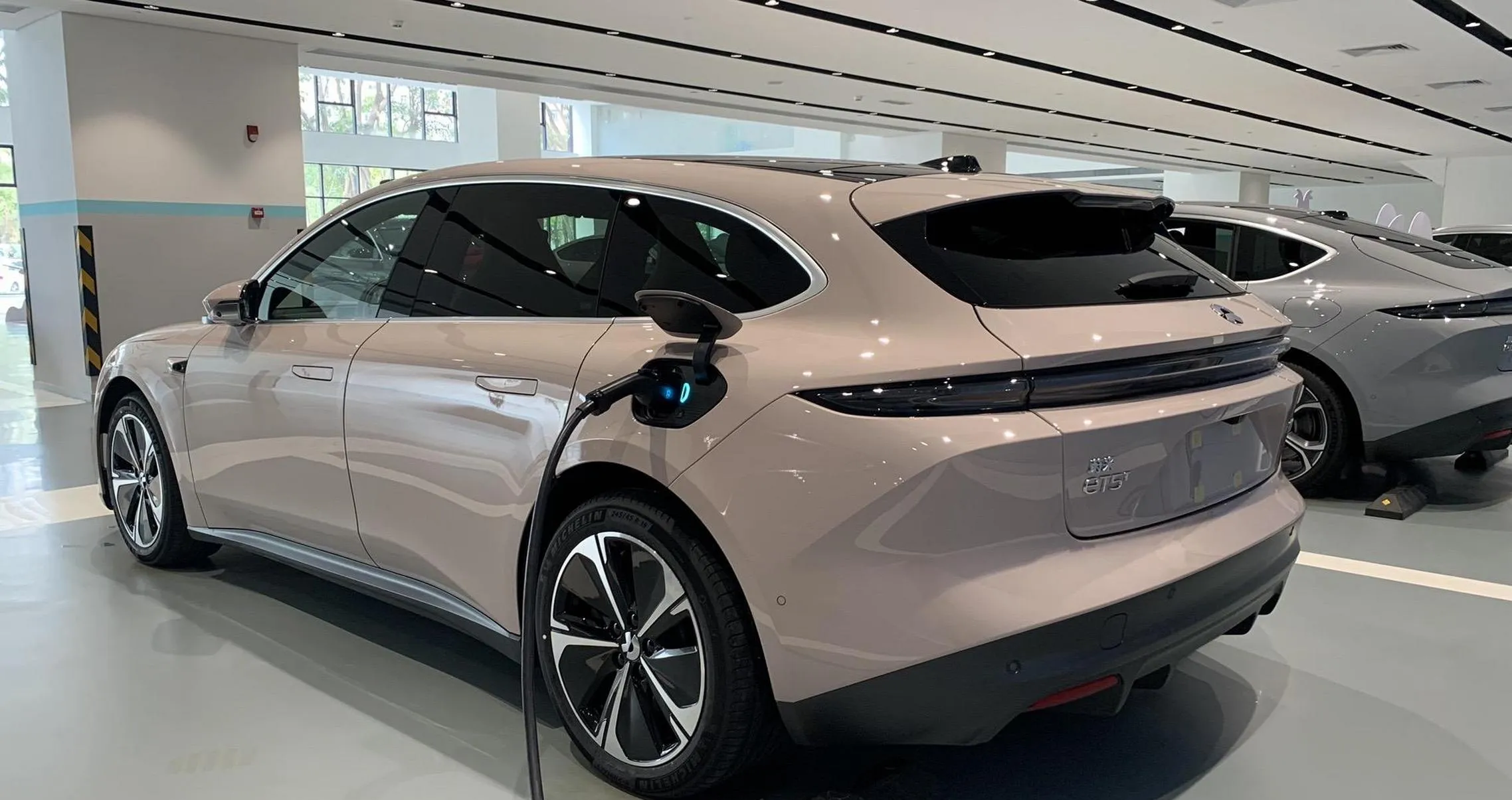 蔚来全新ES8租电价29.88万起 李斌：定价有合理毛利