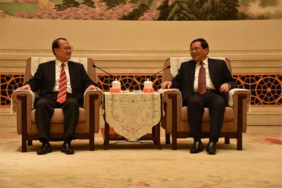 李强会见第80届联合国大会主席贝尔伯克