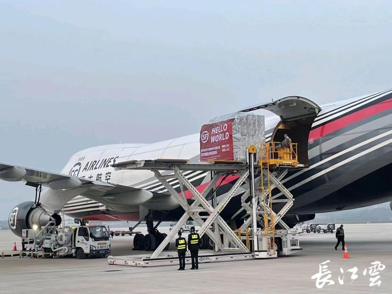 专访｜航空“双枢纽”加速马中合作——访马来西亚交通部长陆兆福