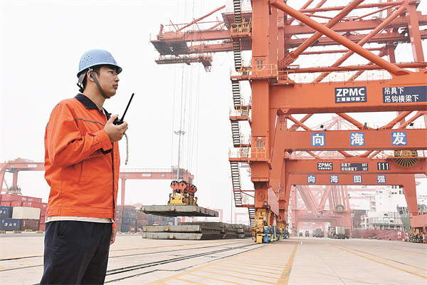 假日里，走近坚守一线的交通建设者