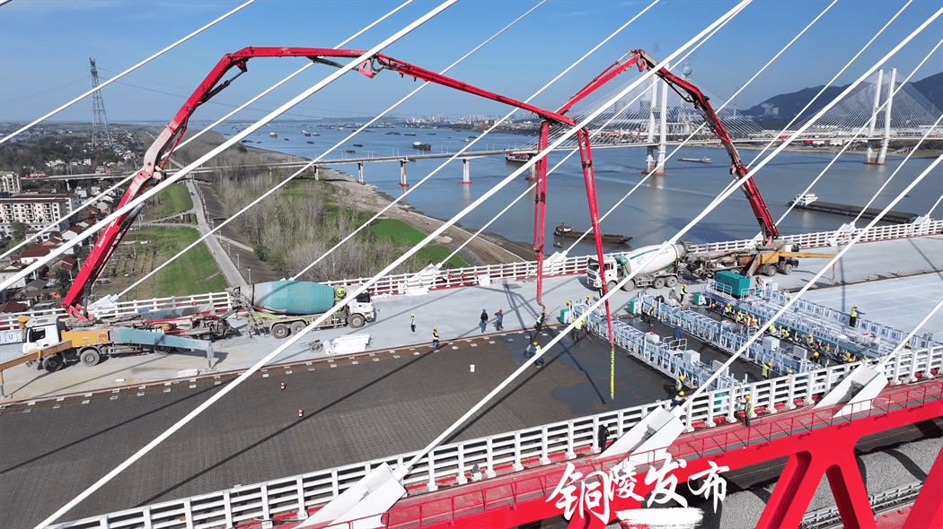 我国首座双层斜拉—悬索协作体系大桥正式通车