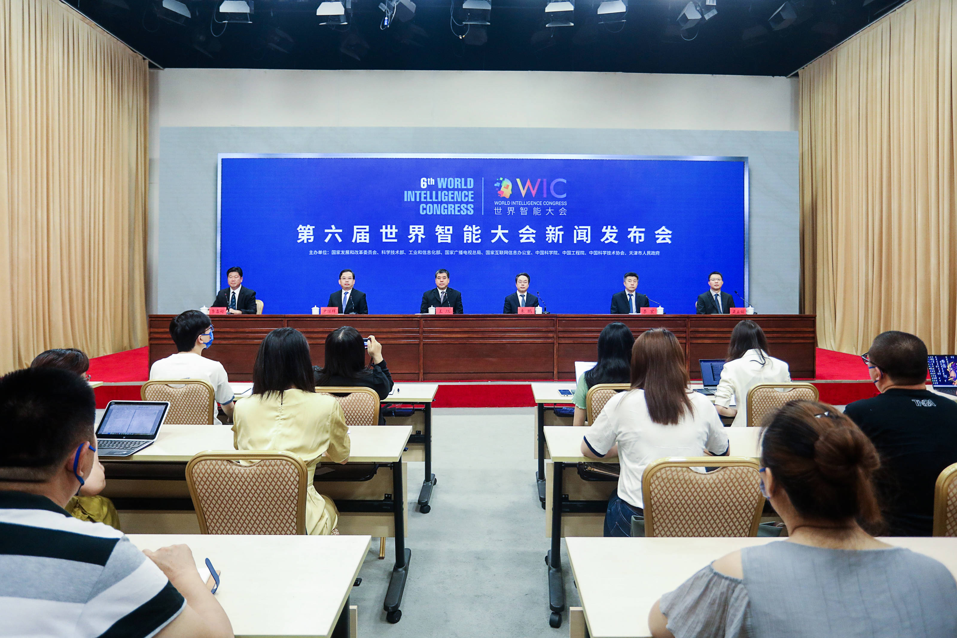 建科智能:在津举办新产品发布会 将构建“技术攻坚三角”体系