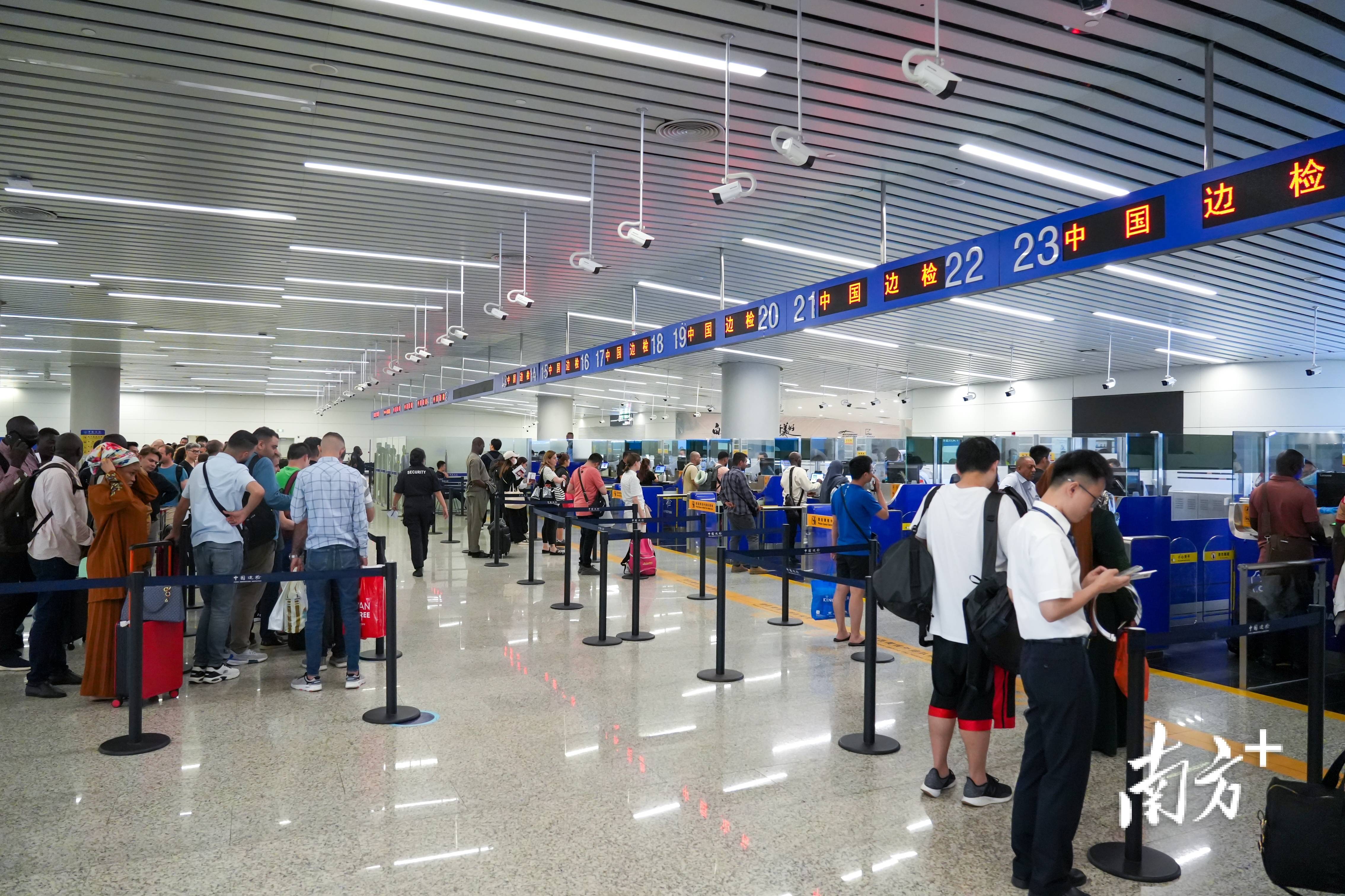 天津空港口岸实施24小时直接过境免办边检手续政策