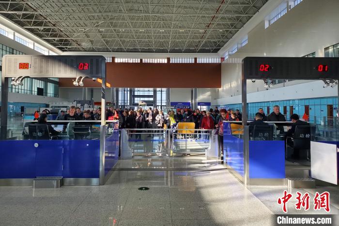 天津空港口岸实施24小时直接过境免办边检手续政策