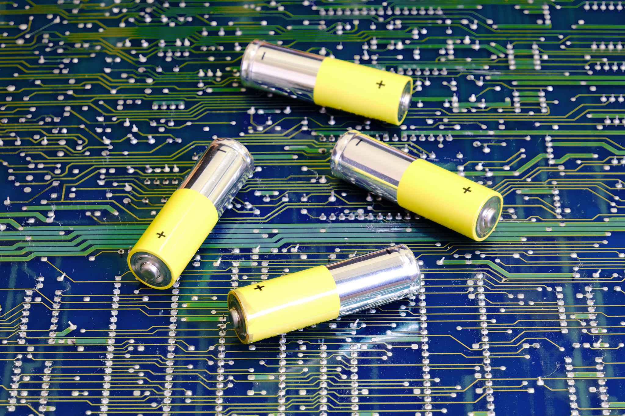 华宝新能携手亿纬锂能 共拓固态电池产业化新篇章